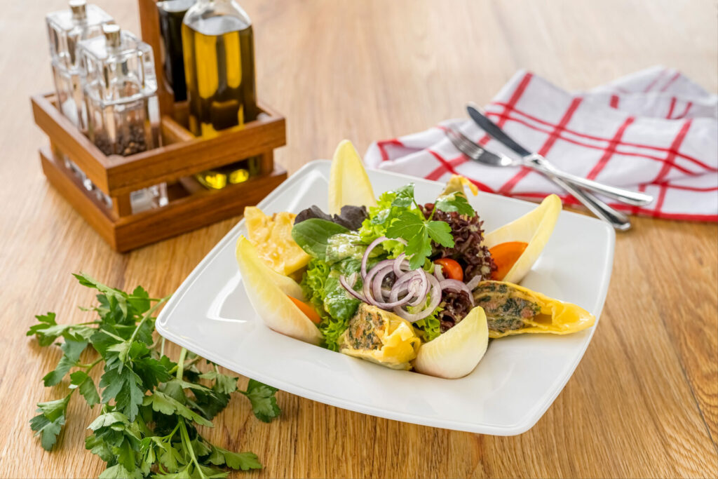 Speisen Salatteller Mit Gebratenen Hausgemachten Maultaschen